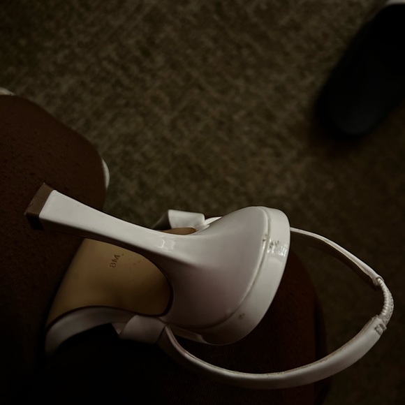White Guess heels - Picture 6 of 6